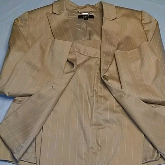 Alex Marie Jackets & Blazers - Alex Marie 2 piece pants suit.